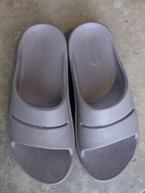 OOFOS Light Purple Slip On Slide Sandals Size 8 EU 39 Women's